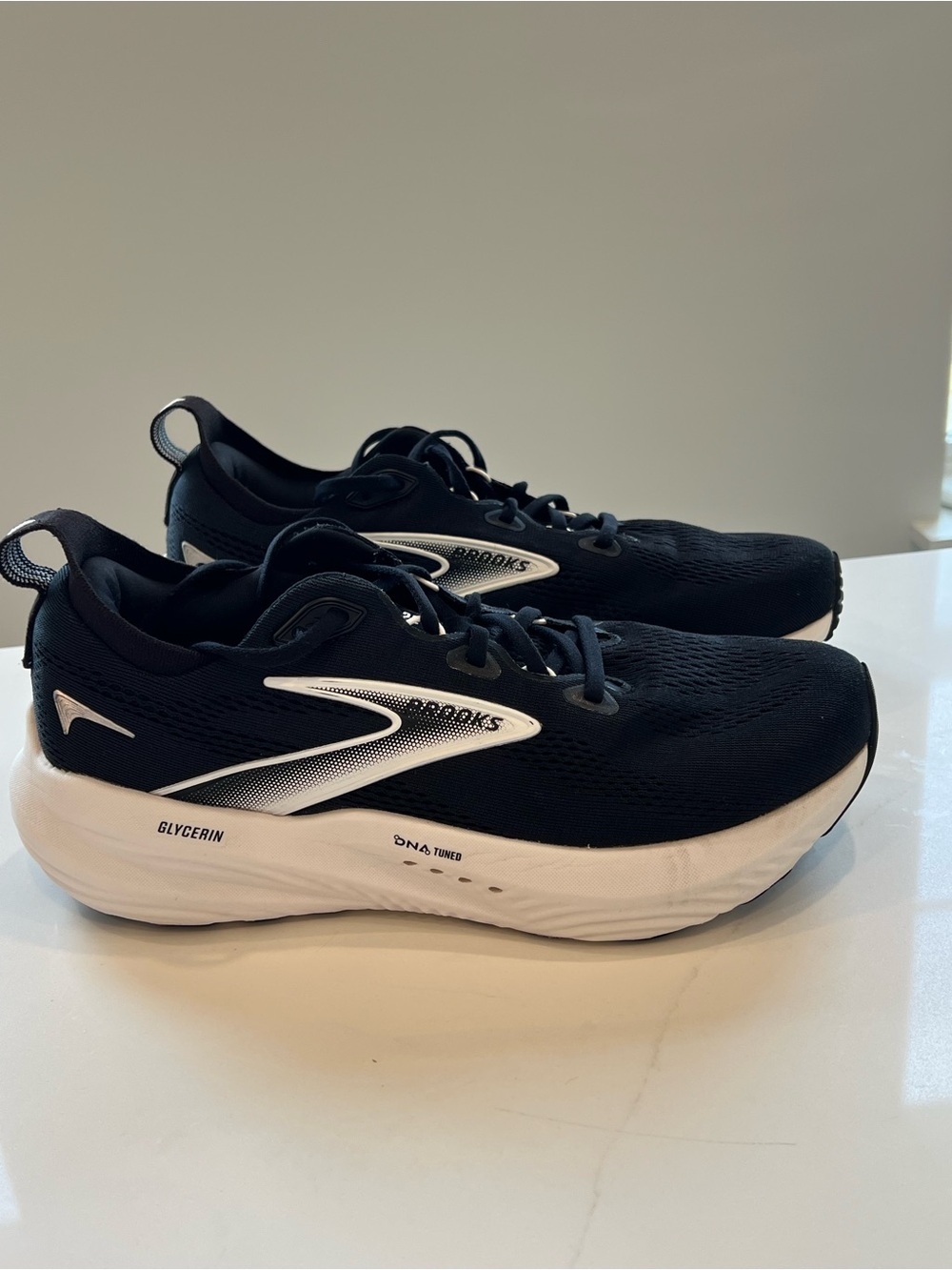 Brooks Men’s Black & White Athletic Running Shoes